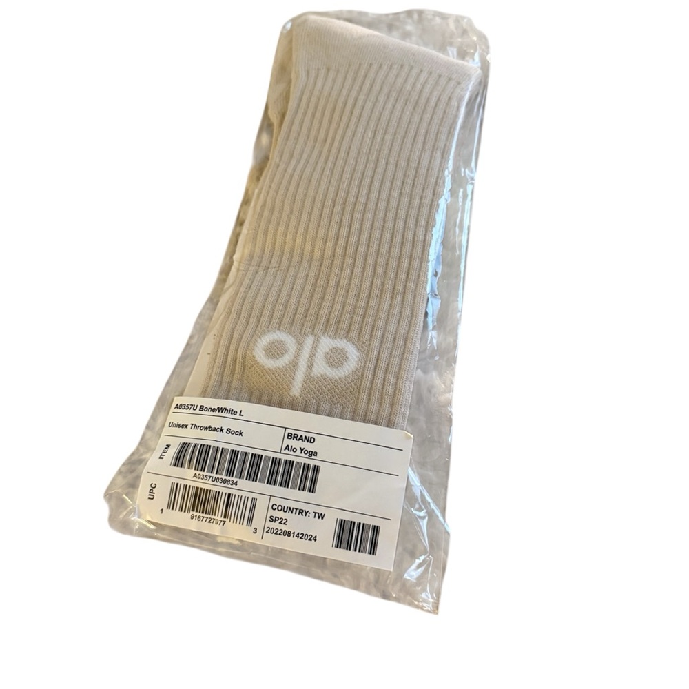 ALO Yoga Cream Ribbed Socks - Picture 4 of 5